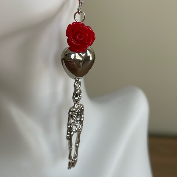 HAND CRAFTED SKELETON EARRINGS  Skeleton Charms  Hearts  Rose Beads - Picture 3 of 12